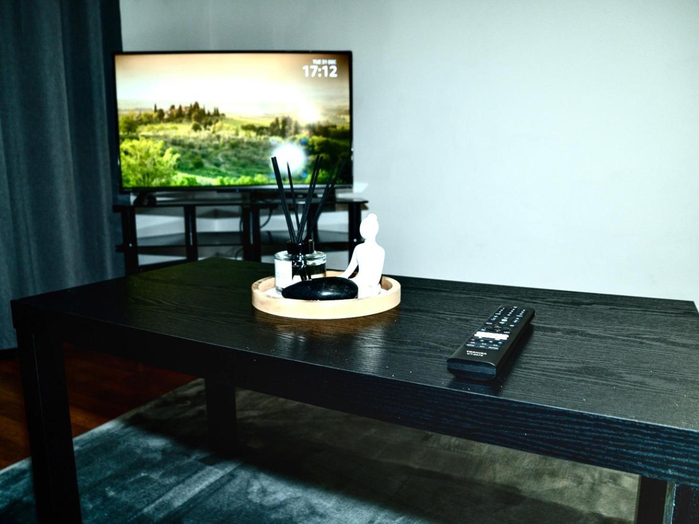 Casa Luxe 2 Bed Modern Centre Free Parking & Outdoor Patio *