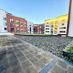Casa Luxe 2 Bed Modern City Centre Apartment Free Parking & Outdoor Patio