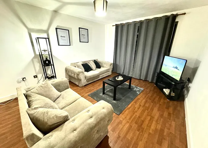 Casa Luxe 2 Bed Modern City Centre Apartment Free Parking & Outdoor Patio