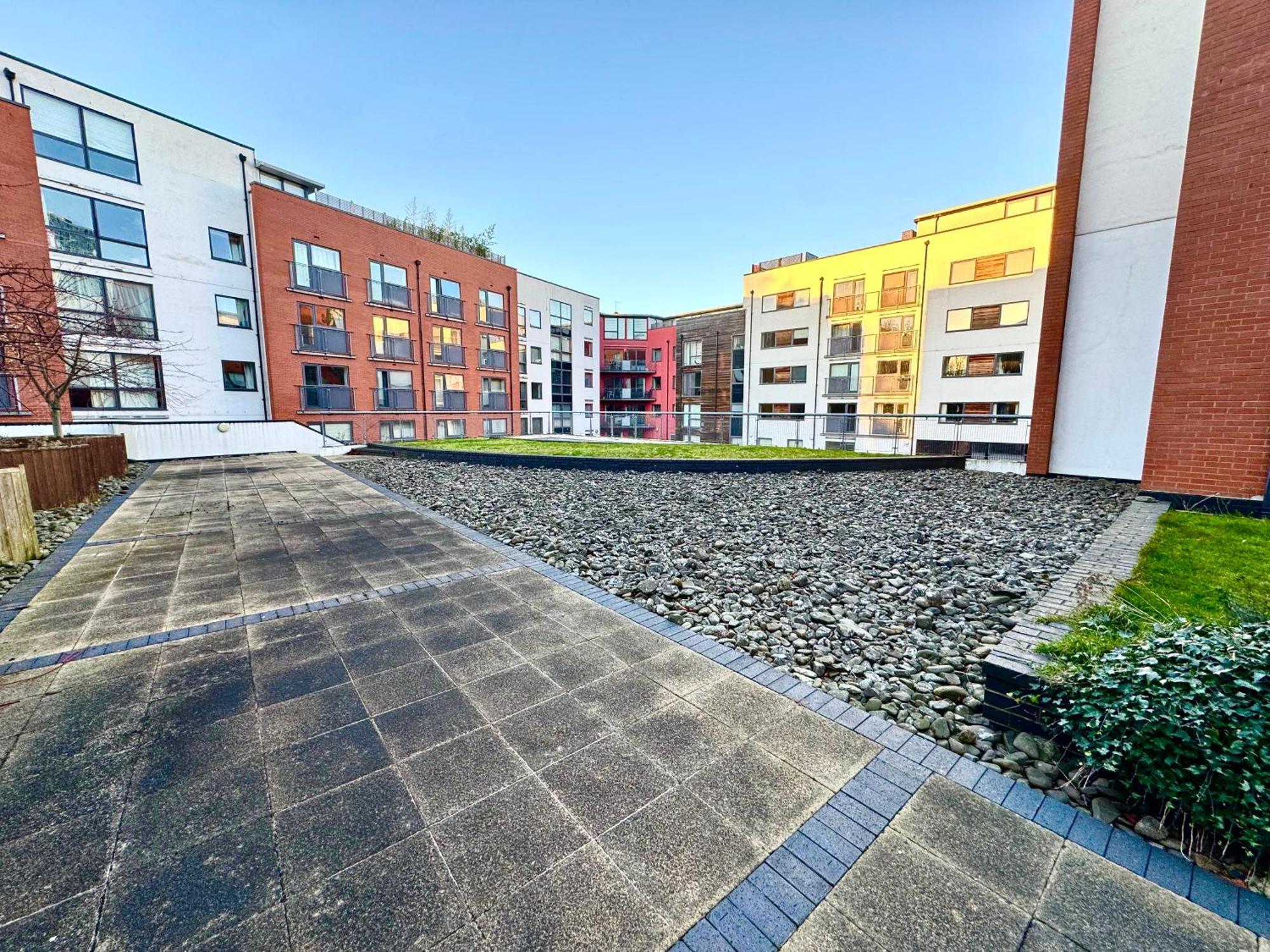 Apartment Casa Luxe 2 Bed Modern Centre Free Parking & Outdoor Patio *